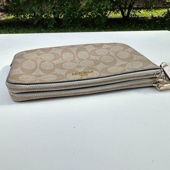 Coach Large Wristlet Wallet Signature Canvas - Picture 5 of 8